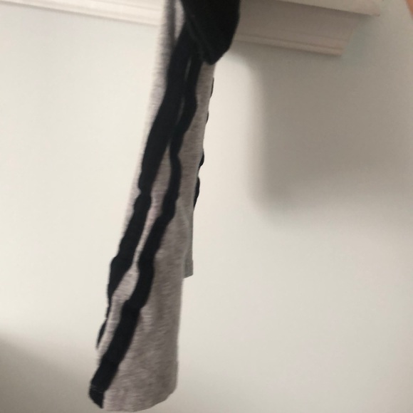 brandy melville tee - Picture 3 of 6